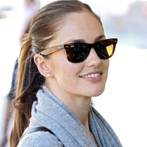 LIKE NEW RayBan Wayfarer Brown Tortoise RB2140 Men /Women Sunglasses